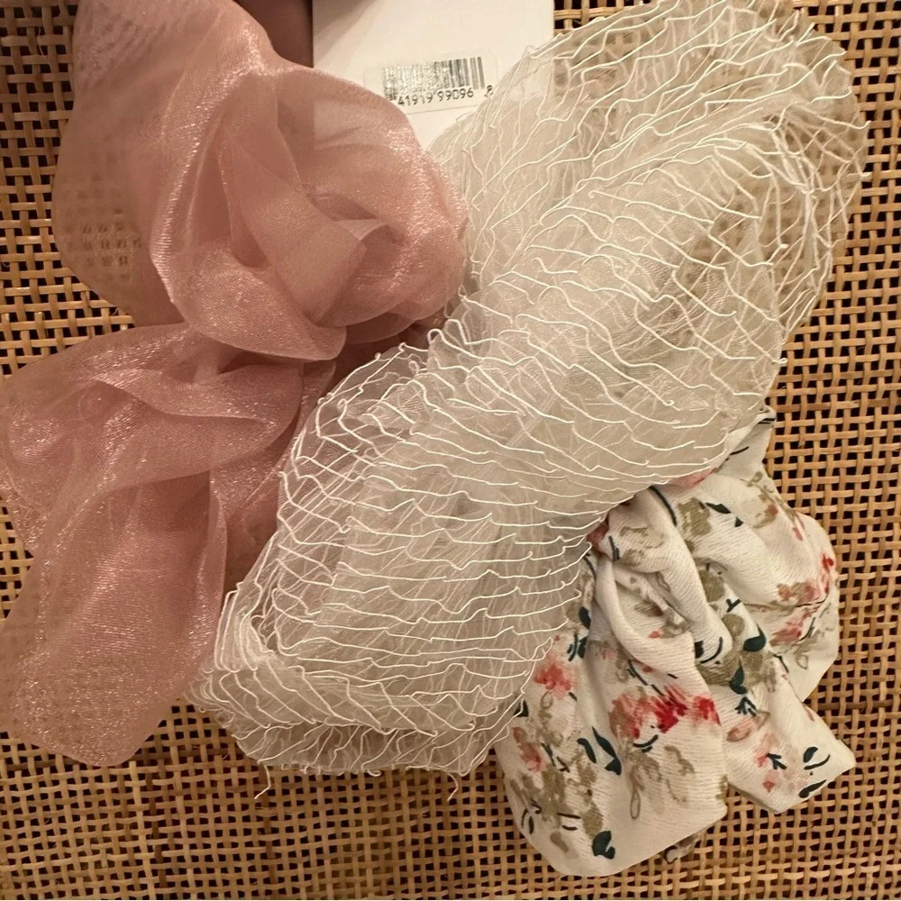 Elegant Pink White Floral Scrunchies Set of 3 Soft Hair Accessories
